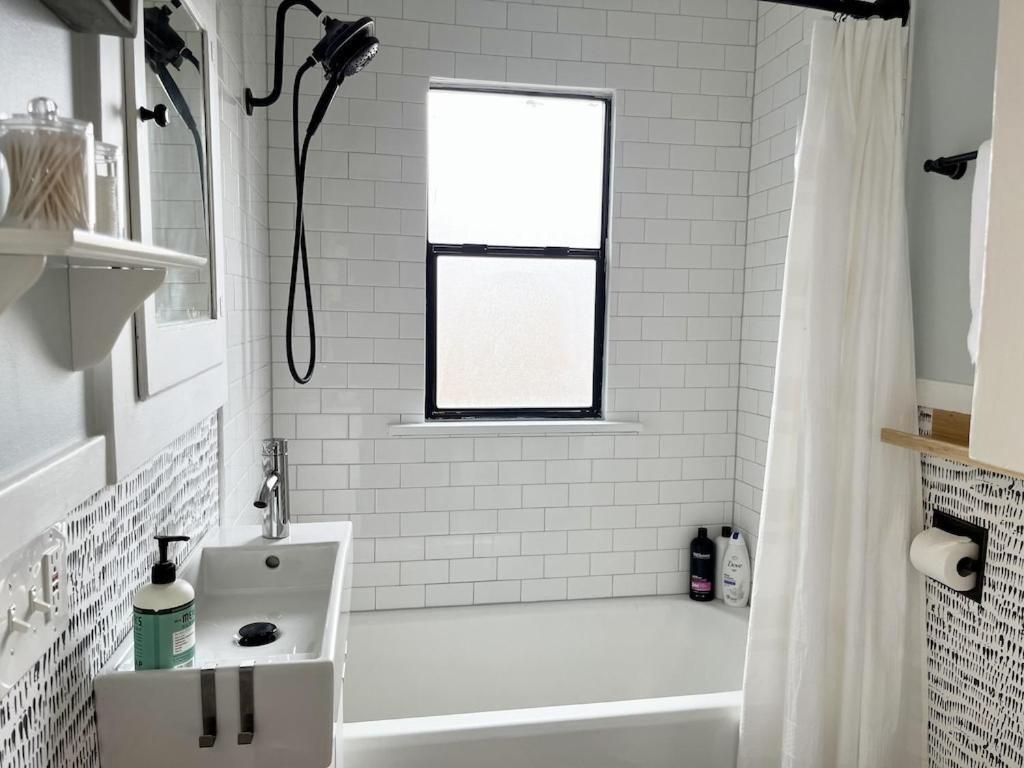 Modern 2 Bedroom Farmhouse Cottage With Hot Tub In Snohomish Extérieur photo