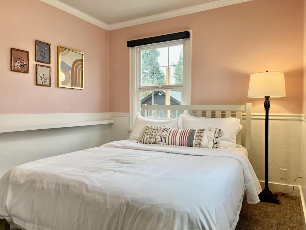 Modern 2 Bedroom Farmhouse Cottage With Hot Tub In Snohomish Extérieur photo