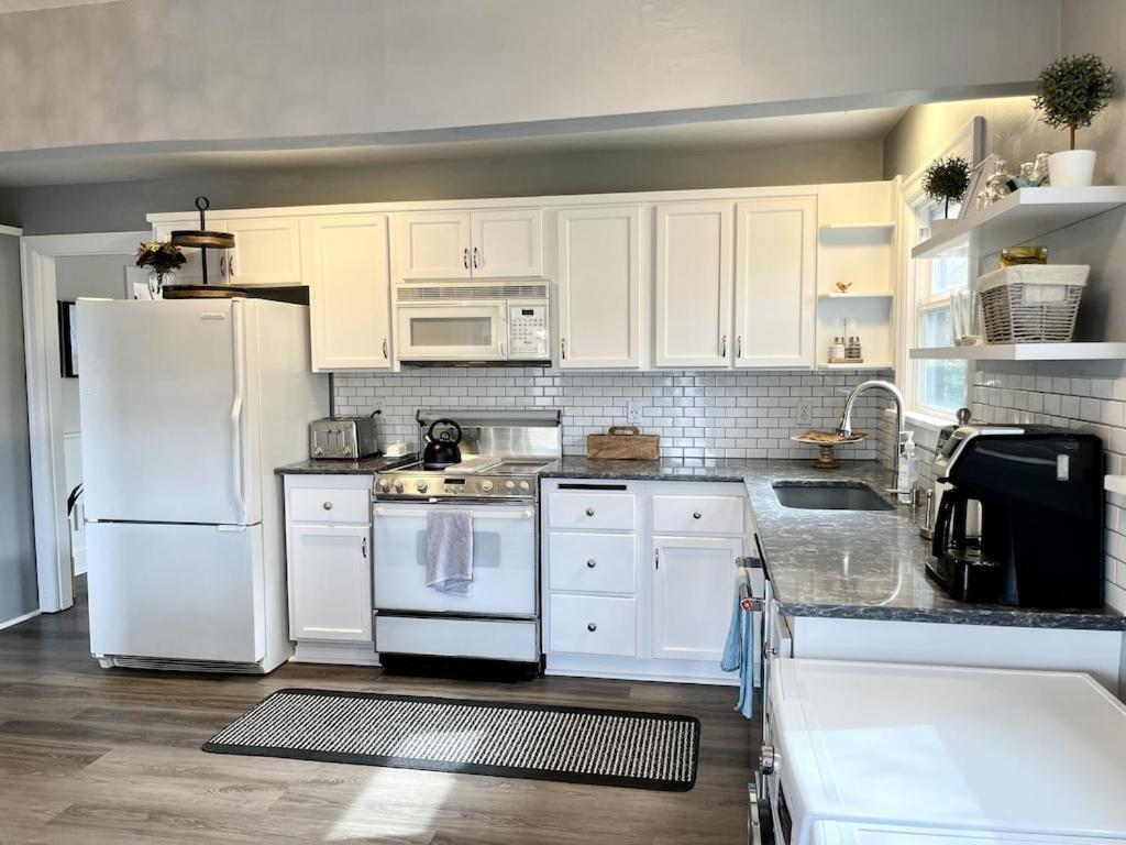 Modern 2 Bedroom Farmhouse Cottage With Hot Tub In Snohomish Extérieur photo