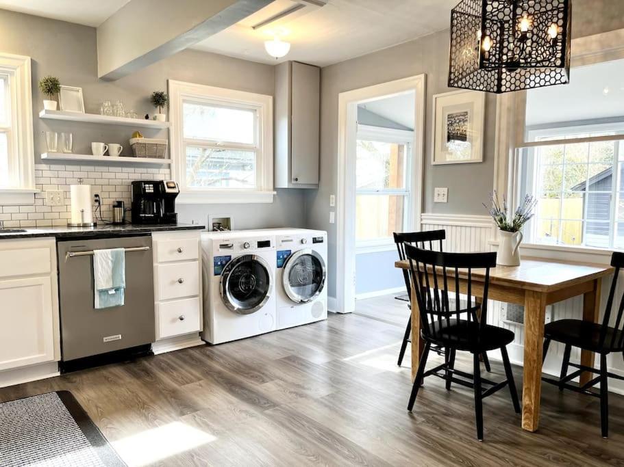 Modern 2 Bedroom Farmhouse Cottage With Hot Tub In Snohomish Extérieur photo